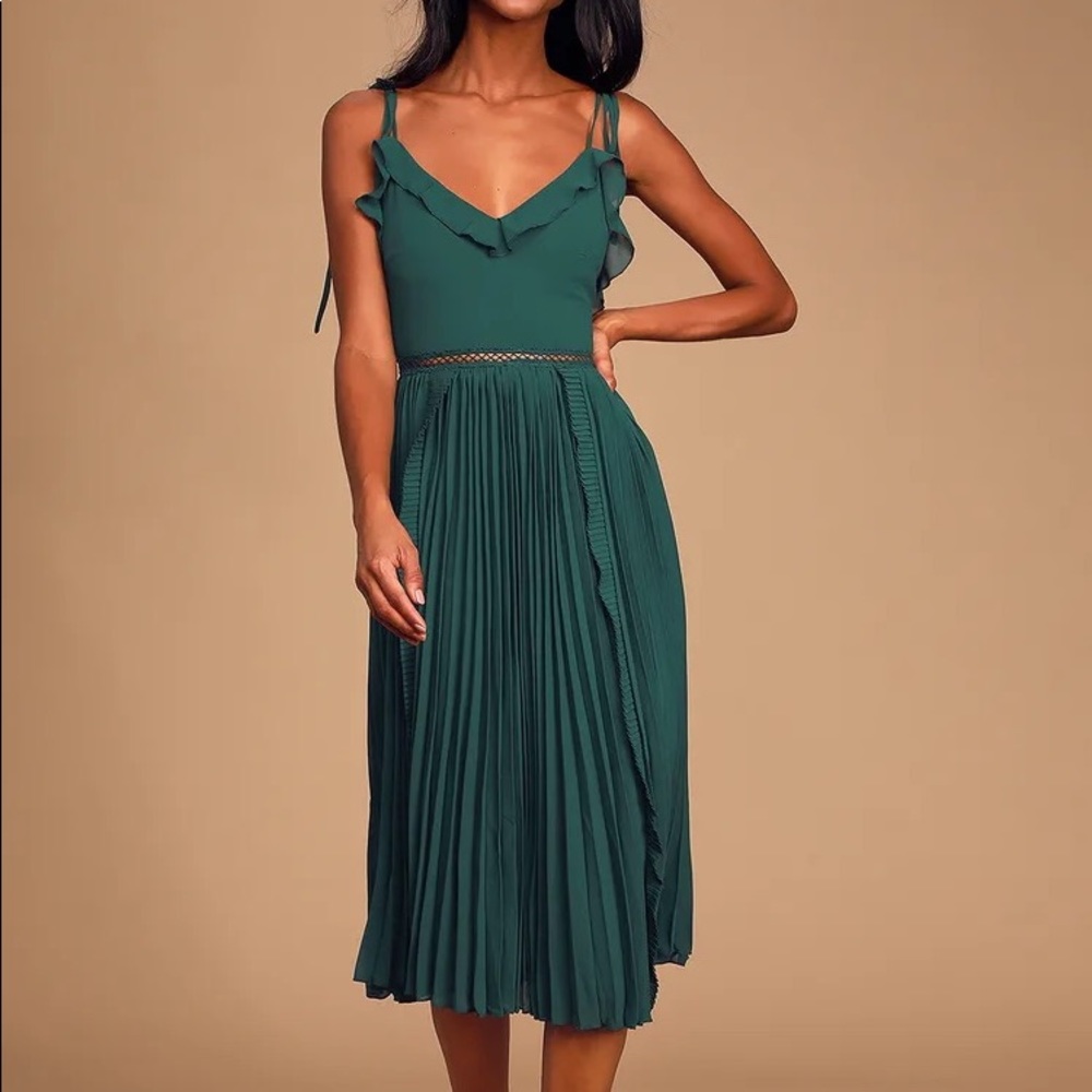 Lulus NWT Never a Dull Moment Emerald Green Tie Strap Pleated Midi Dress